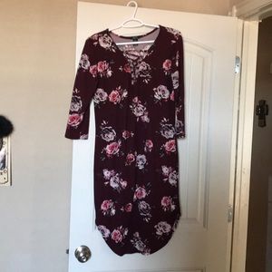 CUTE MAROON DRESS  HUGS CURVES